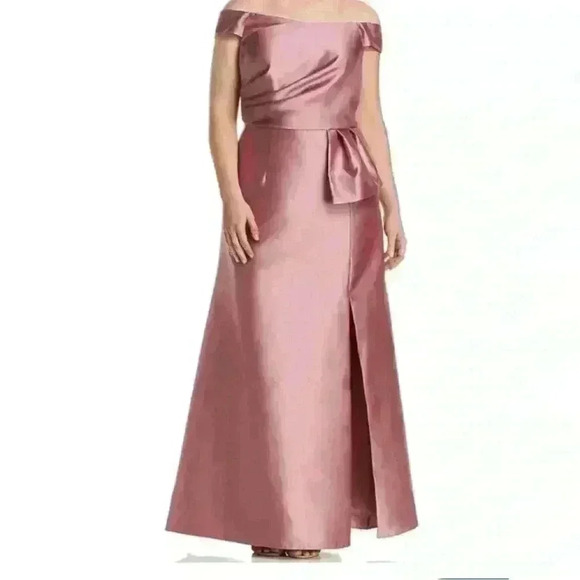 Adrianna Papell Dresses & Skirts - ADRIANA PAPELL ROSE DRESS SIZE 8